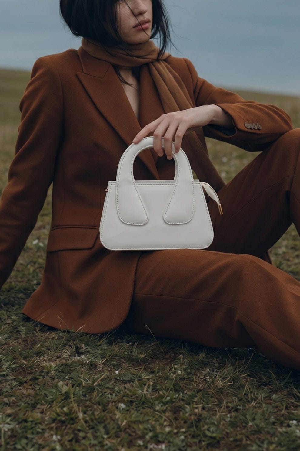 Chic Arch Crossbody Bag - White